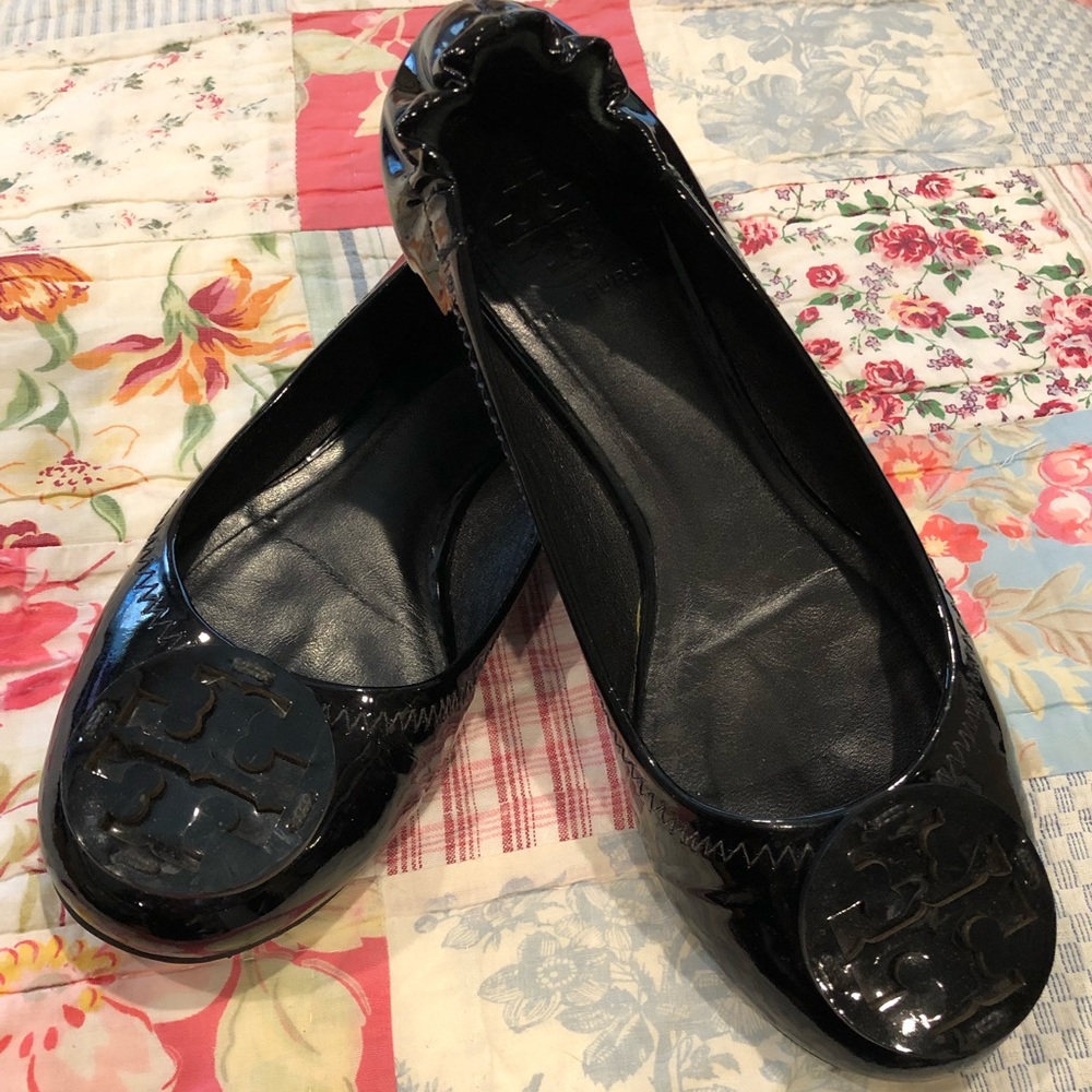 TORY BURCH REVA Black Patent Leather Ballet Logo Flats